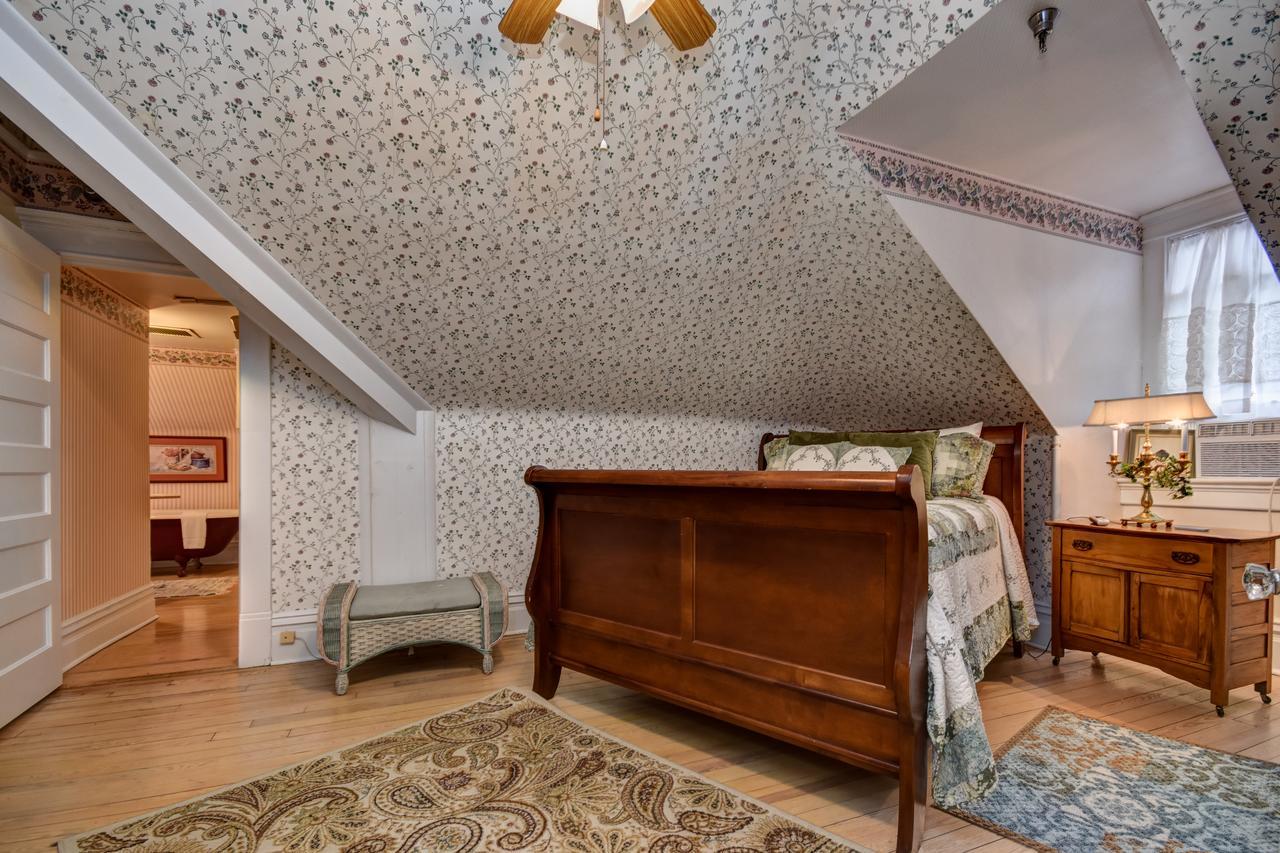The Mansion At Elfindale Bed & Breakfast Springfield Room photo