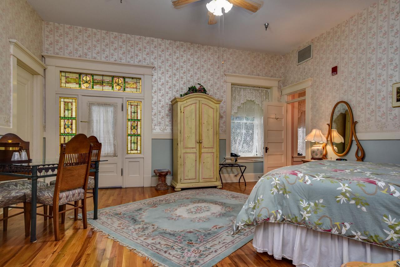 The Mansion At Elfindale Bed & Breakfast Springfield Room photo