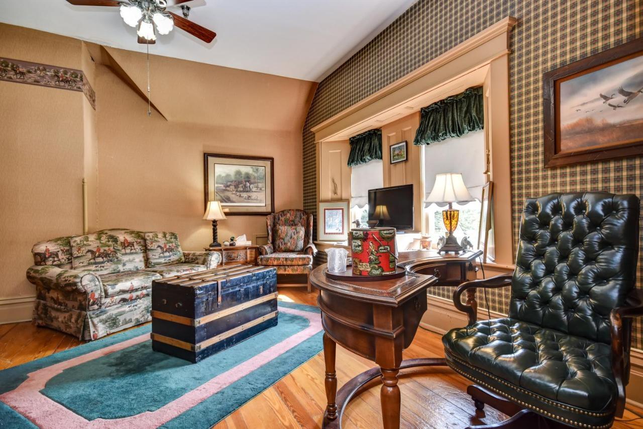 The Mansion At Elfindale Bed & Breakfast Springfield Room photo